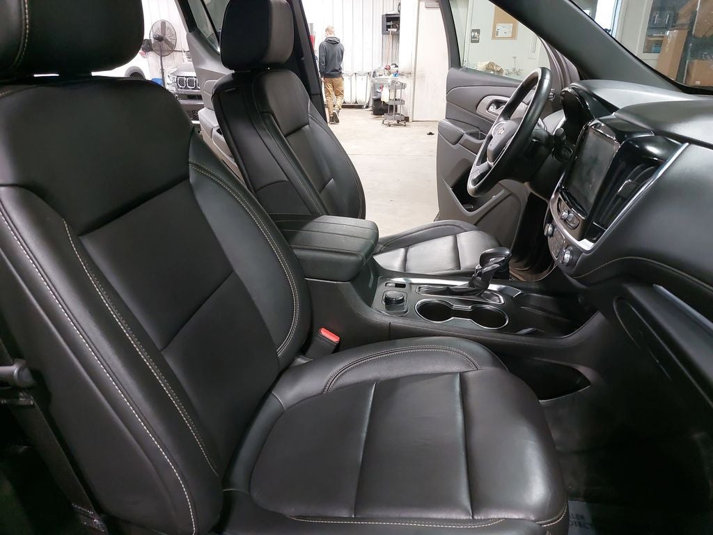 2022 Chevrolet Traverse LT Leather