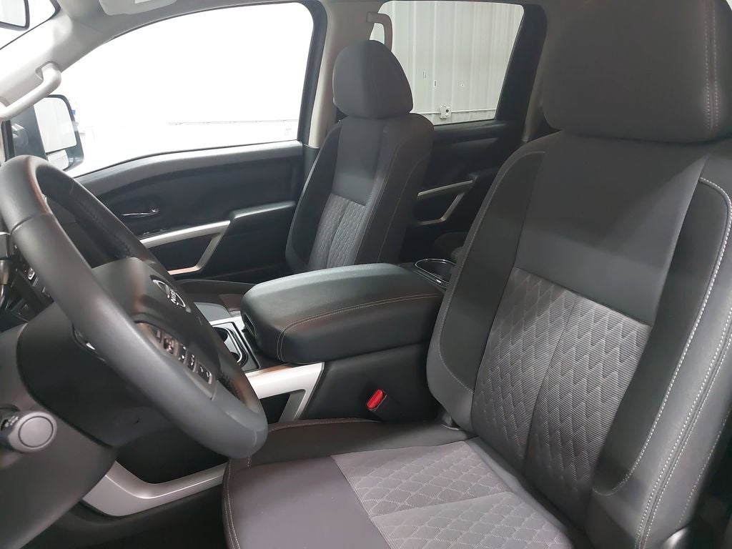 2024 Nissan Titan SV