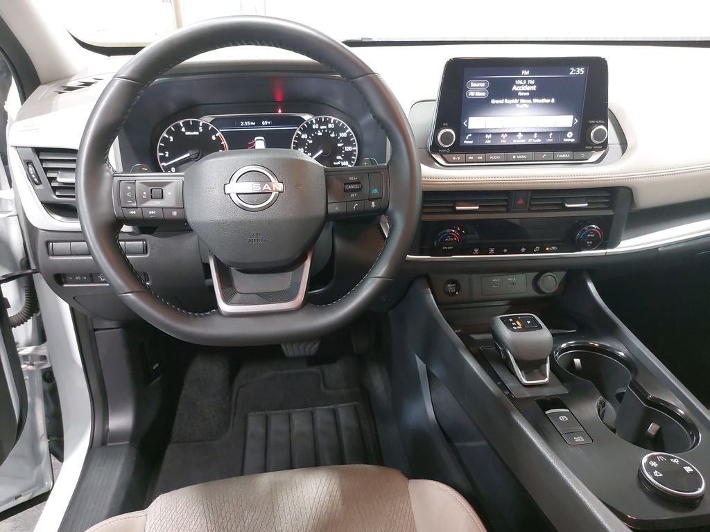 2025 Nissan Rogue SV