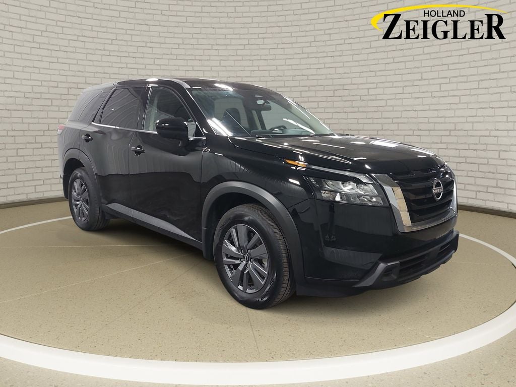 2025 Nissan Pathfinder S