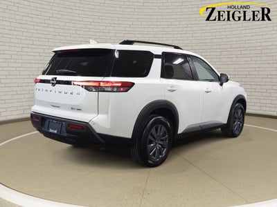 2024 Nissan Pathfinder SV