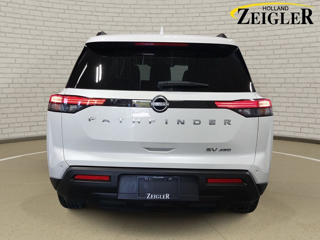 2024 Nissan Pathfinder SV