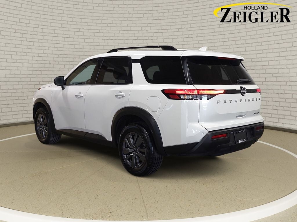 2024 Nissan Pathfinder SV
