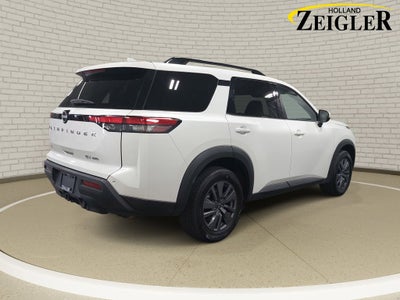 2024 Nissan Pathfinder SV