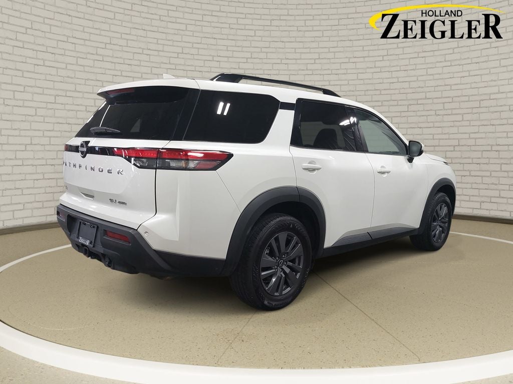 2024 Nissan Pathfinder SV
