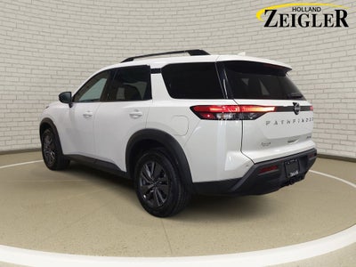2024 Nissan Pathfinder SV