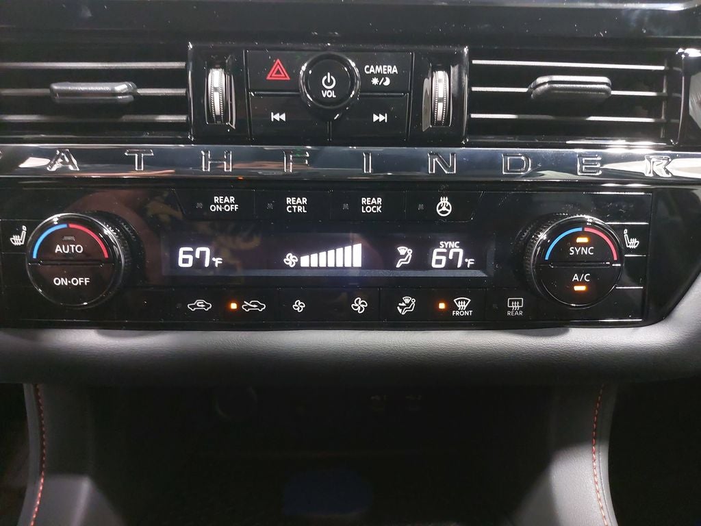 2026 Nissan Pathfinder SV