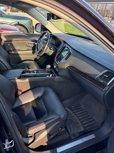 2019 Volvo XC90 T6 Momentum