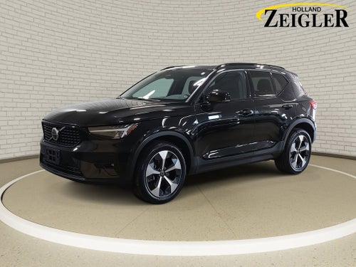 2024 Volvo XC40 B5 Plus Dark Theme