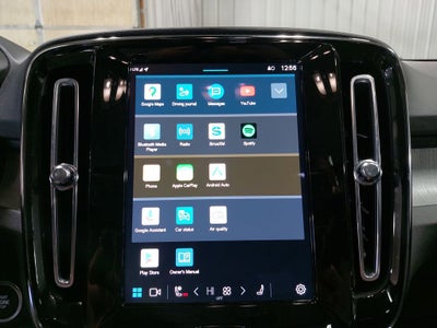 2024 Volvo XC40 B5 Plus Dark Theme