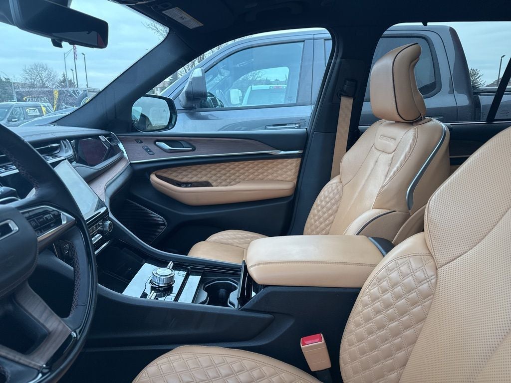 2022 Jeep Grand Cherokee Summit