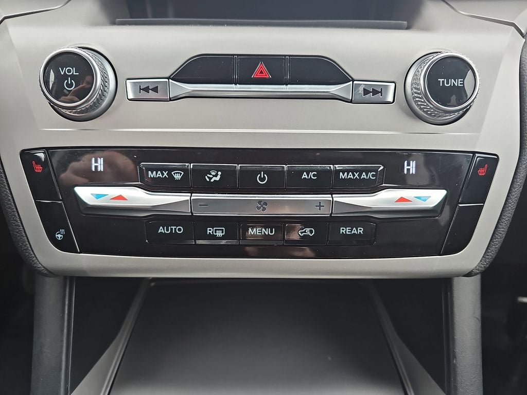 2021 Ford Explorer XLT LOCAL TRADE