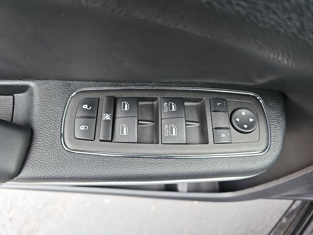 2023 Chrysler 300 S Comfort Group Package