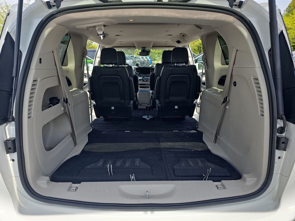 2022 Chrysler Pacifica Touring L