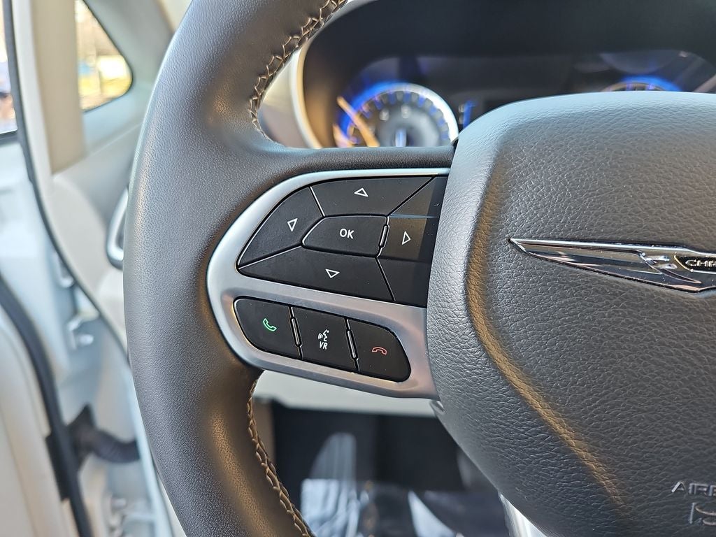 2022 Chrysler Voyager LX