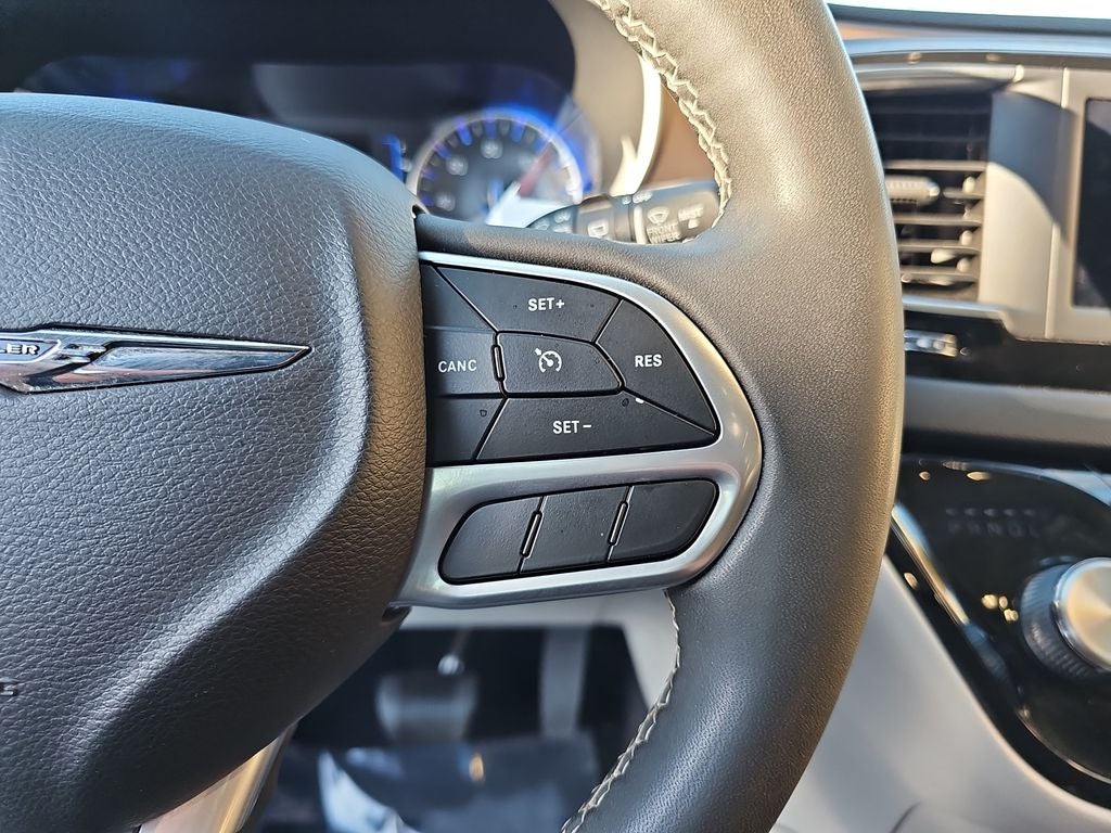 2022 Chrysler Voyager LX