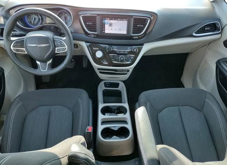 2024 Chrysler Voyager LX