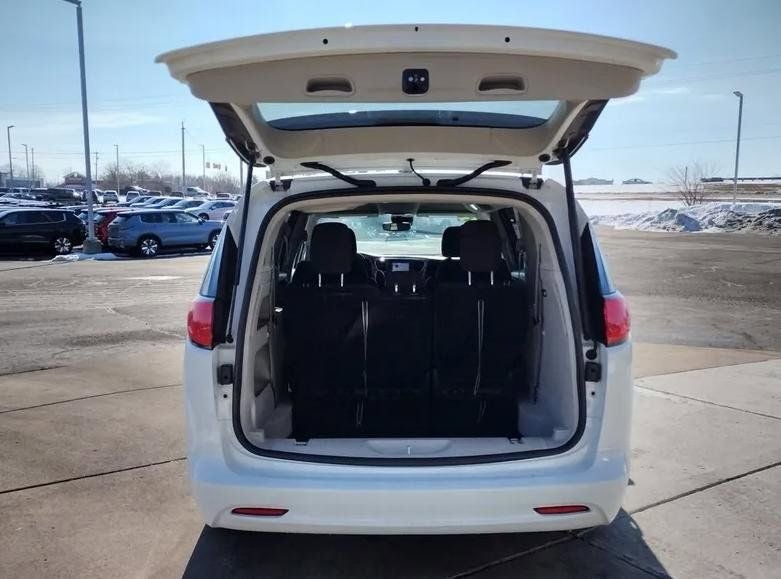 2024 Chrysler Voyager LX