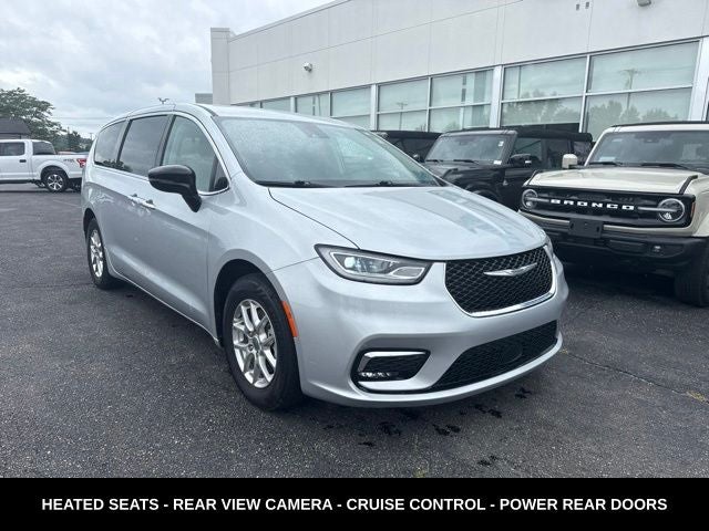 2024 Chrysler Pacifica Touring L STOW N GO SEATING