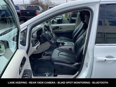 2023 Chrysler Pacifica Touring L HEATED SEATS & STEERING WHEEL