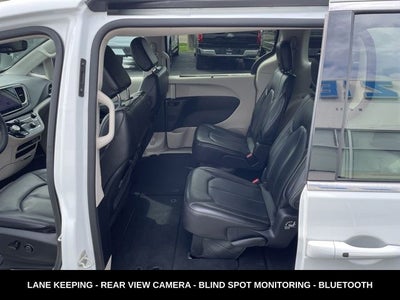 2023 Chrysler Pacifica Touring L HEATED SEATS & STEERING WHEEL