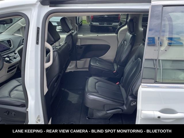 2023 Chrysler Pacifica Touring L HEATED SEATS & STEERING WHEEL