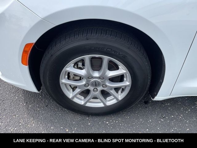 2023 Chrysler Pacifica Touring L HEATED SEATS & STEERING WHEEL