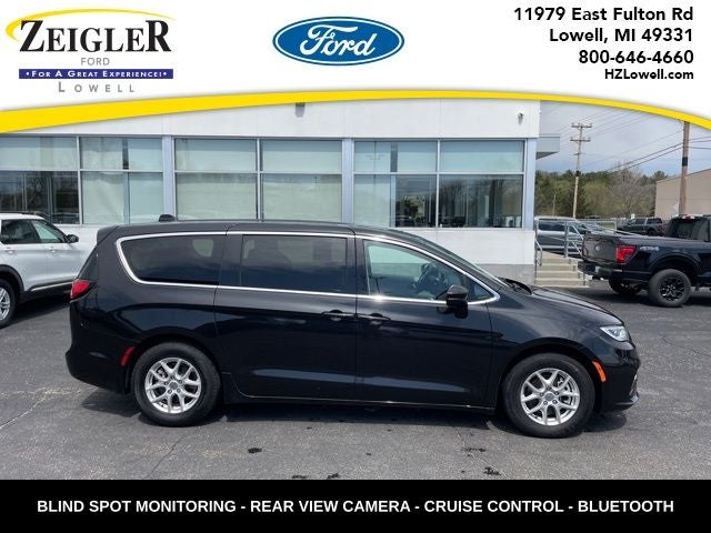 2023 Chrysler Pacifica Touring L HEATED SEATS & STEERING WHEEL