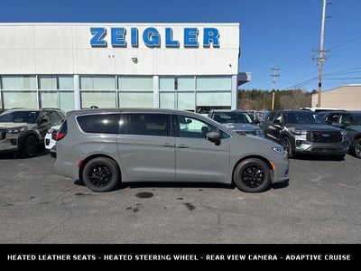 2023 Chrysler Pacifica Touring L STOW N GO SEATING