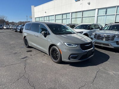 2023 Chrysler Pacifica Touring L STOW N GO SEATING