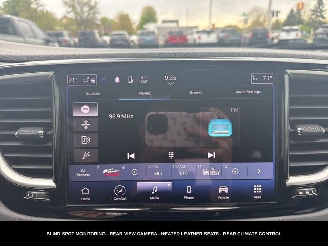 2023 Chrysler Pacifica Touring L HEATED SEATS & STEERING WHEEL