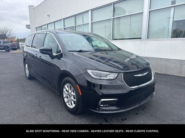 2023 Chrysler Pacifica Touring L HEATED SEATS & STEERING WHEEL