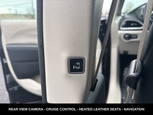 2023 Chrysler Pacifica Touring L HEATED SEATS & STEERING WHEEL