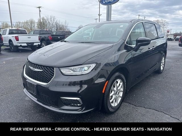 2023 Chrysler Pacifica Touring L HEATED SEATS & STEERING WHEEL