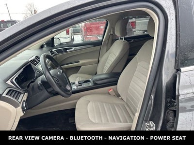 2019 Ford Fusion Hybrid SE 42 MPG