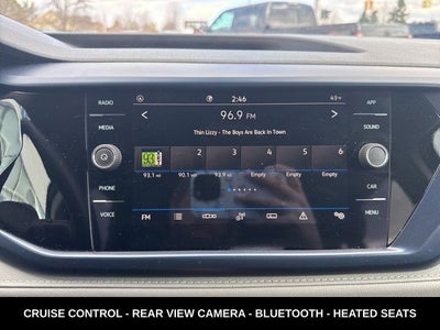 2024 Volkswagen Taos 1.5T SE ONE OWNER