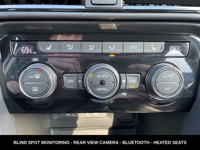 2024 Volkswagen Taos 1.5T SE ONE OWNER