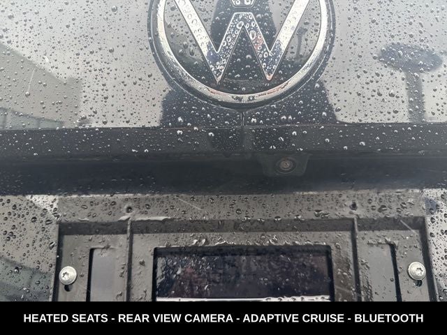 2024 Volkswagen Taos 1.5T SE ONE OWNER