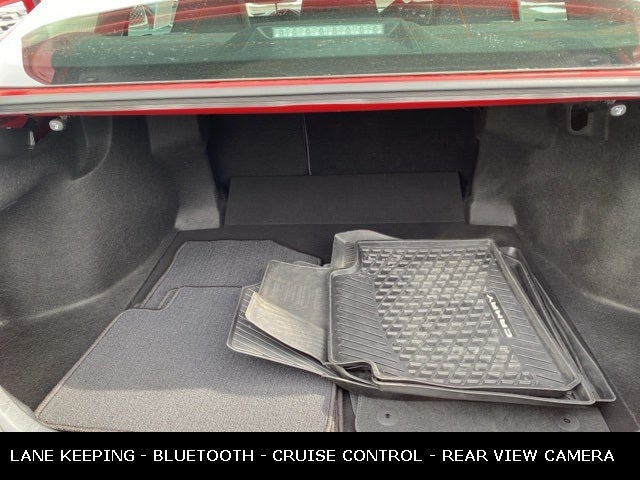 2020 Toyota Camry SE 39 MPG