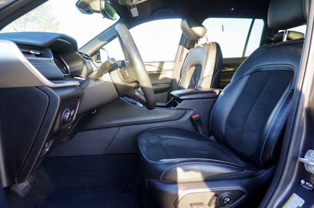 2023 Jeep Grand Cherokee Altitude ParkView Rear Back-Up Camera & Radio: Uconnect 5 w