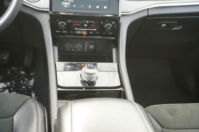 2023 Jeep Grand Cherokee Altitude X Power Sunroof & Radio: Uconnect 5 w/8.4" Display &