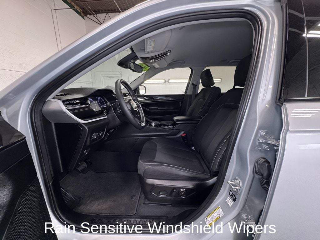 2023 Jeep Grand Cherokee Laredo Luxury Tech Group I