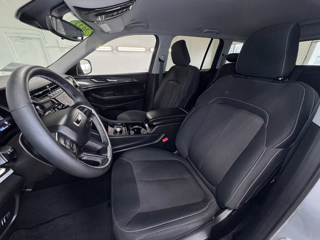 2023 Jeep Grand Cherokee Laredo Luxury Tech Group I