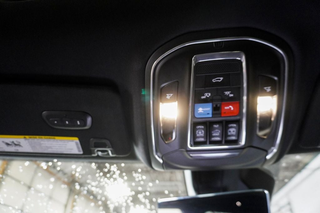 2024 Jeep Grand Cherokee Limited Dual-Pane Panoramic Sunroof & Navigation System