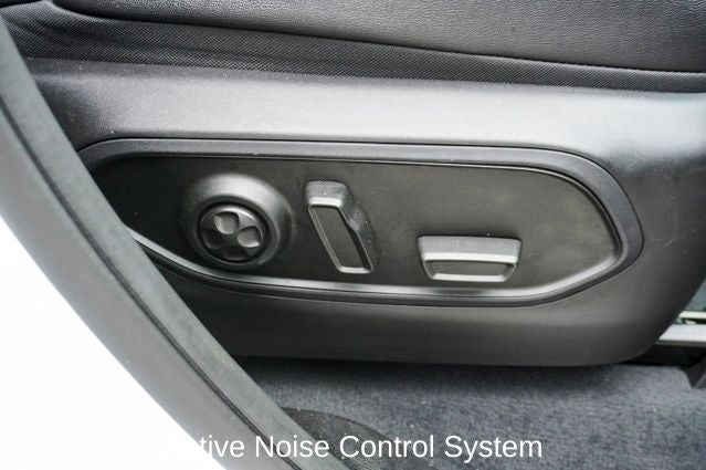 2023 Jeep Grand Cherokee Limited Blackout Package with Navigation