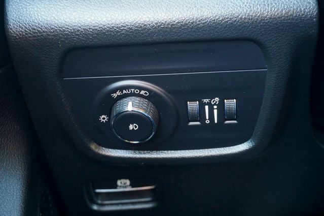 2023 Jeep Grand Cherokee Limited Blackout Package with Navigation