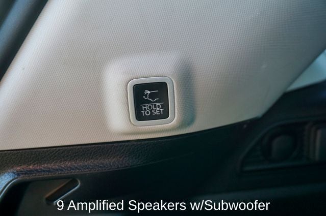 2023 Jeep Grand Cherokee Limited Blackout Package with Navigation