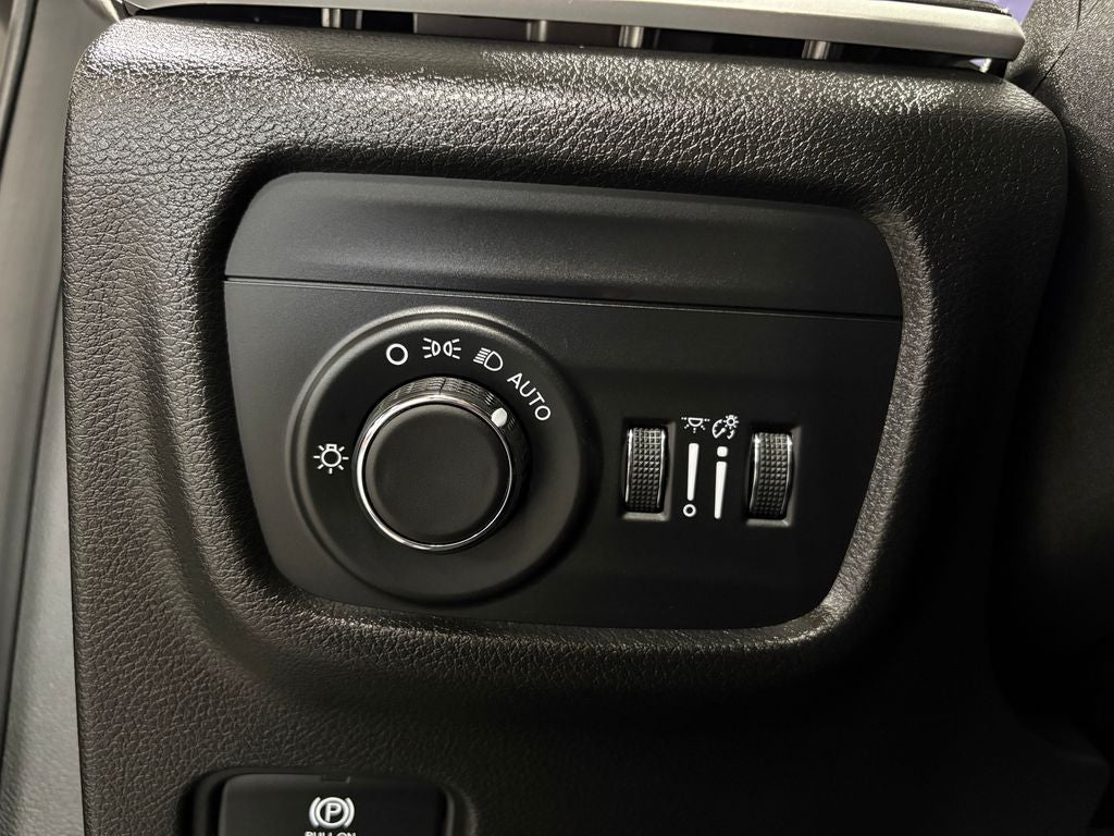 2023 Jeep Grand Cherokee L Laredo Radio: Uconnect 5 w/8.4" Display
