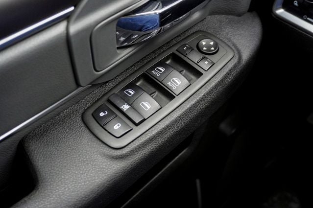 2023 RAM 1500 Classic SLT ParkView Rear Back-Up Camera & Integrated Voice Co