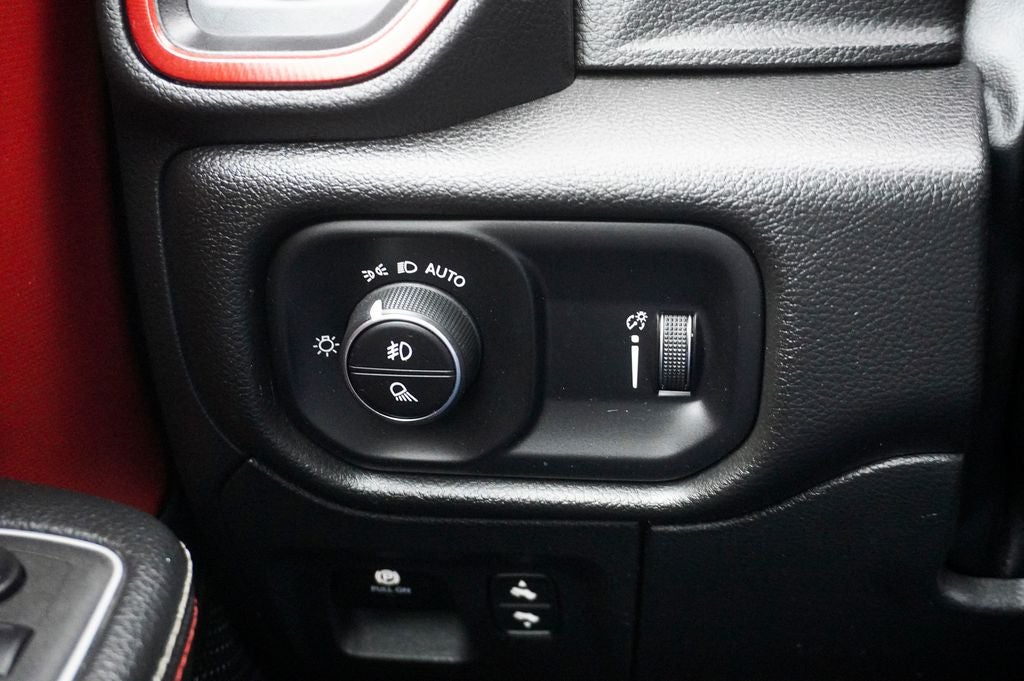 2023 RAM 1500 Rebel 12" Touchscreen Display & Apple CarPlay/Android Au